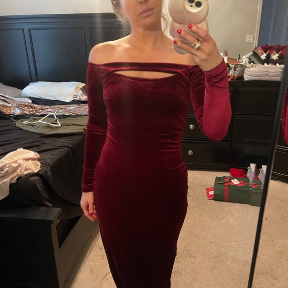 Windsor Burgundy Strapless Velvet Dress - Picture 4 of 8
